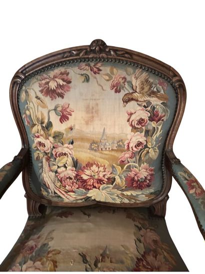 Fauteuil à la reine en bois mouluré et sculpté...