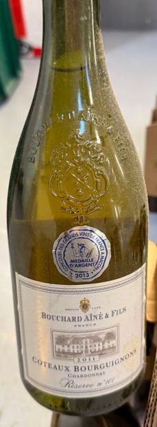 Ensemble de 43 bouteilles de Chardonnay comprenant...