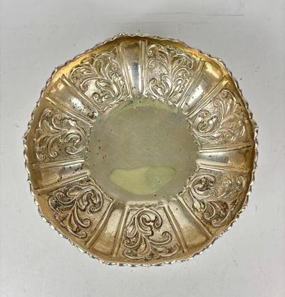 Coupe en argent 900°/°°, bord chantourné,...