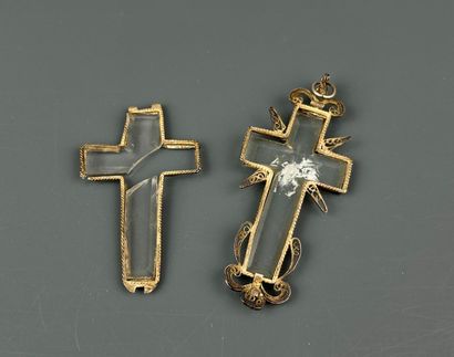 Pendentif poisson, deux pendentifs croix...