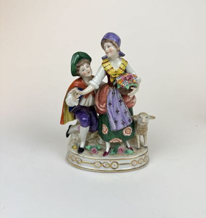 Lot de 6 statuettes en porcelaine émaillée...