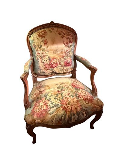 Fauteuil à la reine en bois mouluré et sculpté...