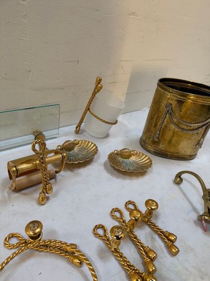 Maison JANSEN,
Nécessaire de salle de bain...