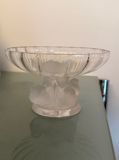 LALIQUE France,
Coupe à godrons en cristal...