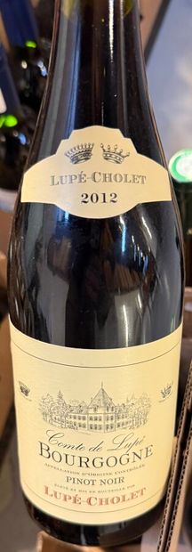 Ensemble de 32 bouteilles de vins rouges...
