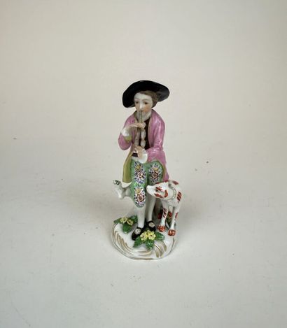 Lot de 6 statuettes en porcelaine émaillée...