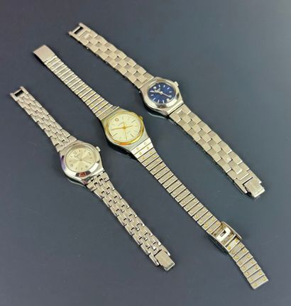 Lot de trois montres comprenant : 
- SWATCH...