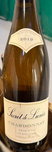 Ensemble de 43 bouteilles de Chardonnay comprenant...