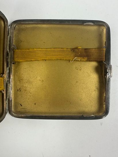 Étui à cigarettes en argent 800°/°° à décor...