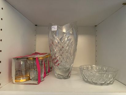 MANNETTE VERRERIE 
Un lot de verre comprenant...