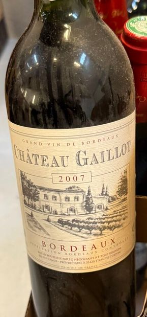 Ensemble de 26 bouteilles de Bordeaux comprenant...