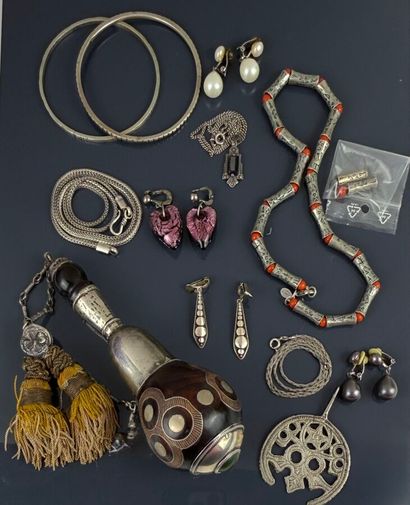 Lot de bijoux en argent 800 °/°° comprenant...