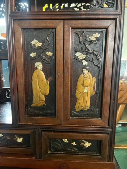 JAPON - Début XXème siècle
Cabinet en bois...