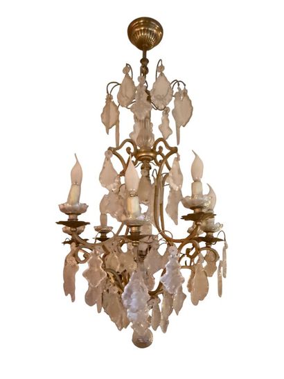 Lustre à huit bras de lumières en laiton...