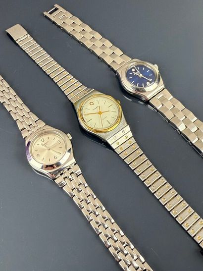 Lot de trois montres comprenant : 
- SWATCH...