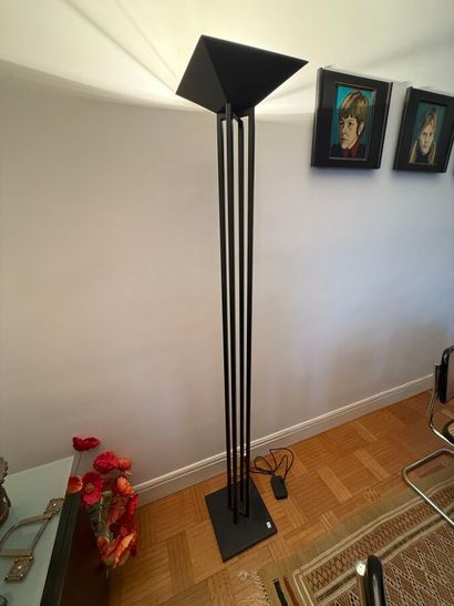Elio GUIODICI dans le gout, 
Lampadaire halogène...