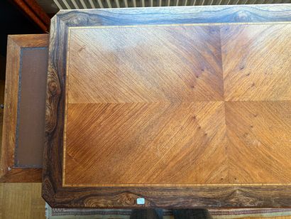 Flat desk in veneered wood inlaid with fillets,...