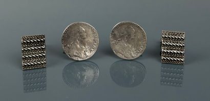 Paire de boutons à manchette en argent 950°/°°
Orfèvre...