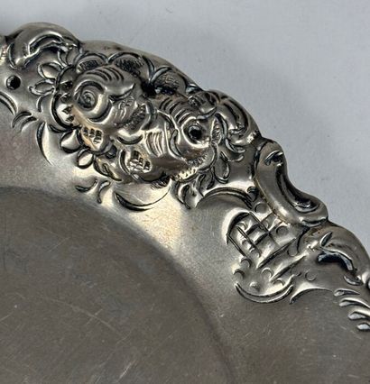 Paire de coupelles en argent 800°/°°, décor...