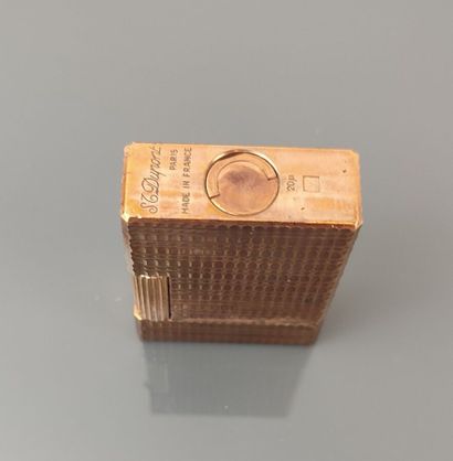 DUPONT
Briquet à gaz en plaqué or à décor...