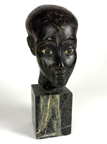 EGYPTE style antique
Tête sculptée en pierre...
