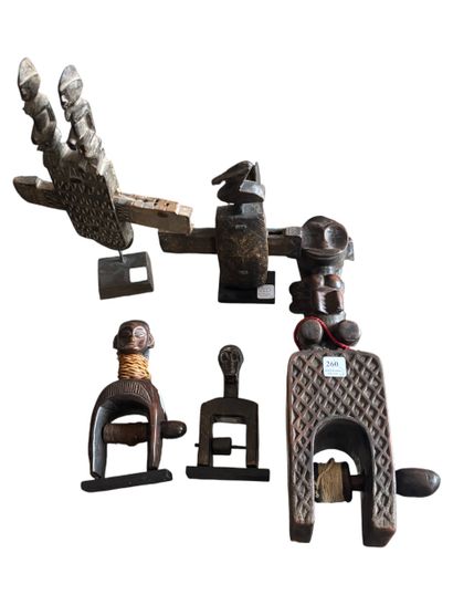 MALI
Deux serrures en bois sculpté et
COTE...