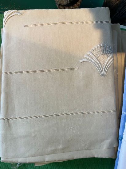 MANNETTE DRAPS
En lin brodé et monogrammé....