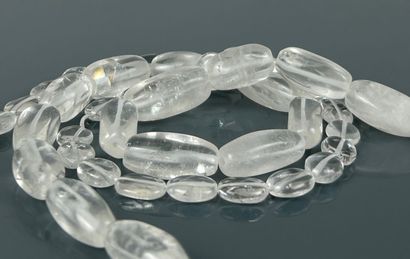 Deux rangs de perles de cristal de roche.
Longueur:...