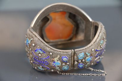 CHINE
Deux bracelets en argent 800°/°° à...