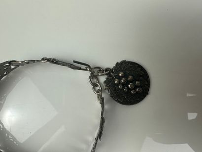 Bracelet à maillons articulés et ajourés...