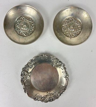 Paire de coupelles en argent 800°/°°, décor...