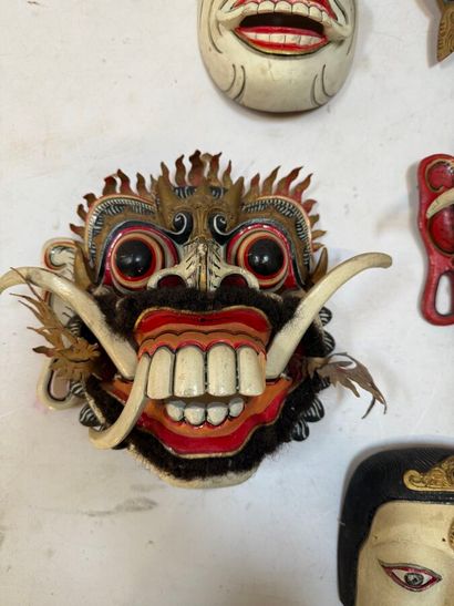 INDONÉSIE
Lot de 6 masques de démons en bois...