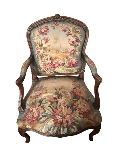 Fauteuil à la reine en bois mouluré et sculpté...