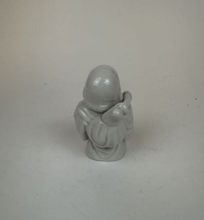 Lot de 6 statuettes en porcelaine émaillée...