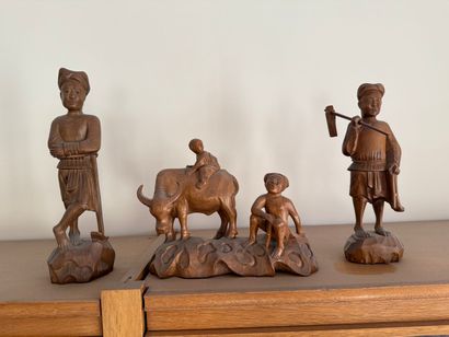 THAILANDE. 
Deux statuettes de paysans, une...