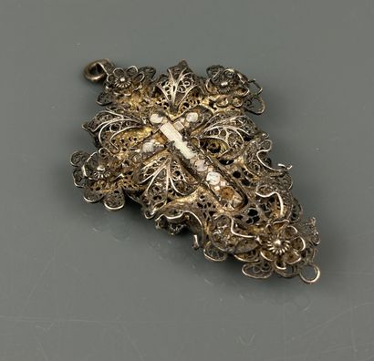 Pendentif croix en argent 800°/°° filigrané...