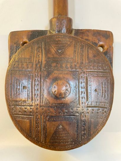 BERBÈRES (Maroc)
Ancienne poire à poudre...