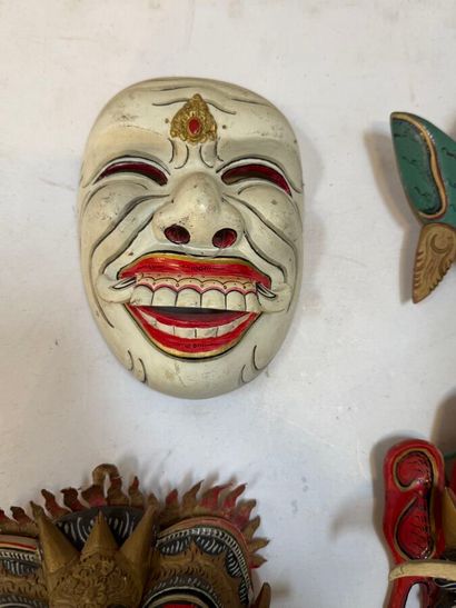 INDONÉSIE
Lot de 6 masques de démons en bois...