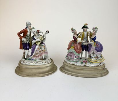 Lot de 6 statuettes en porcelaine émaillée...