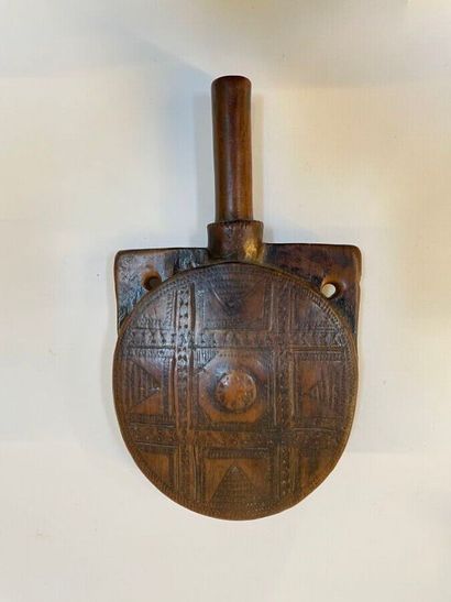 BERBÈRES (Maroc)
Ancienne poire à poudre...
