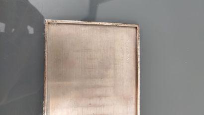 Étui à cigarettes en argent 800 °/°° à décor...