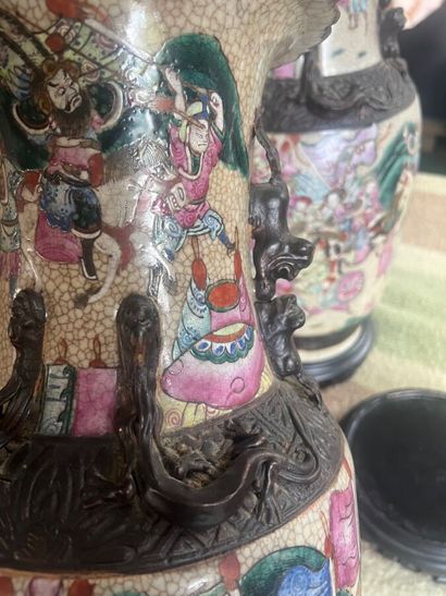CHINE. 
Paire de vases en Nankin en porcelaine...
