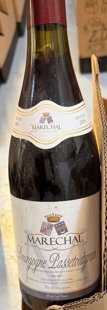 Ensemble de 28 bouteilles de vins rouges...