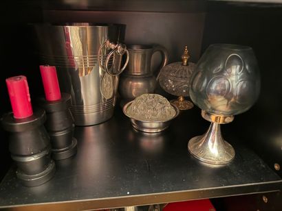 MANETTE METAL ARGENTE
Lot comprenant légumier,...