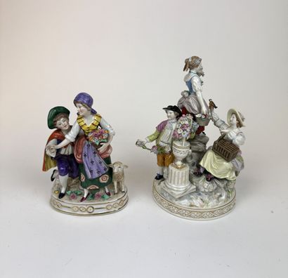 Lot de 6 statuettes en porcelaine émaillée...