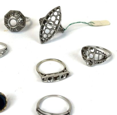 Lot de montures de bague en or gris 750°/°°...
