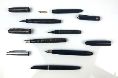 Lot de stylos plume comprenant un stylo Parker...