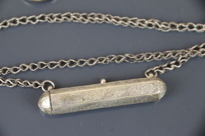 Trois colliers en argent 800°/°° dont deux...