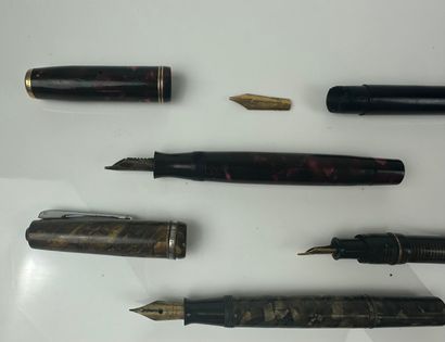 Lot de stylos plume comprenant un stylo Parker...