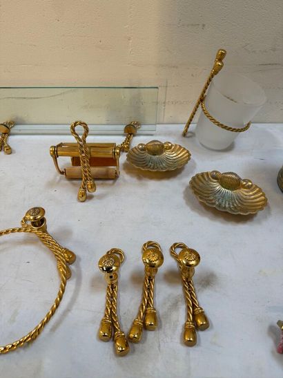 Maison JANSEN,
Nécessaire de salle de bain...
